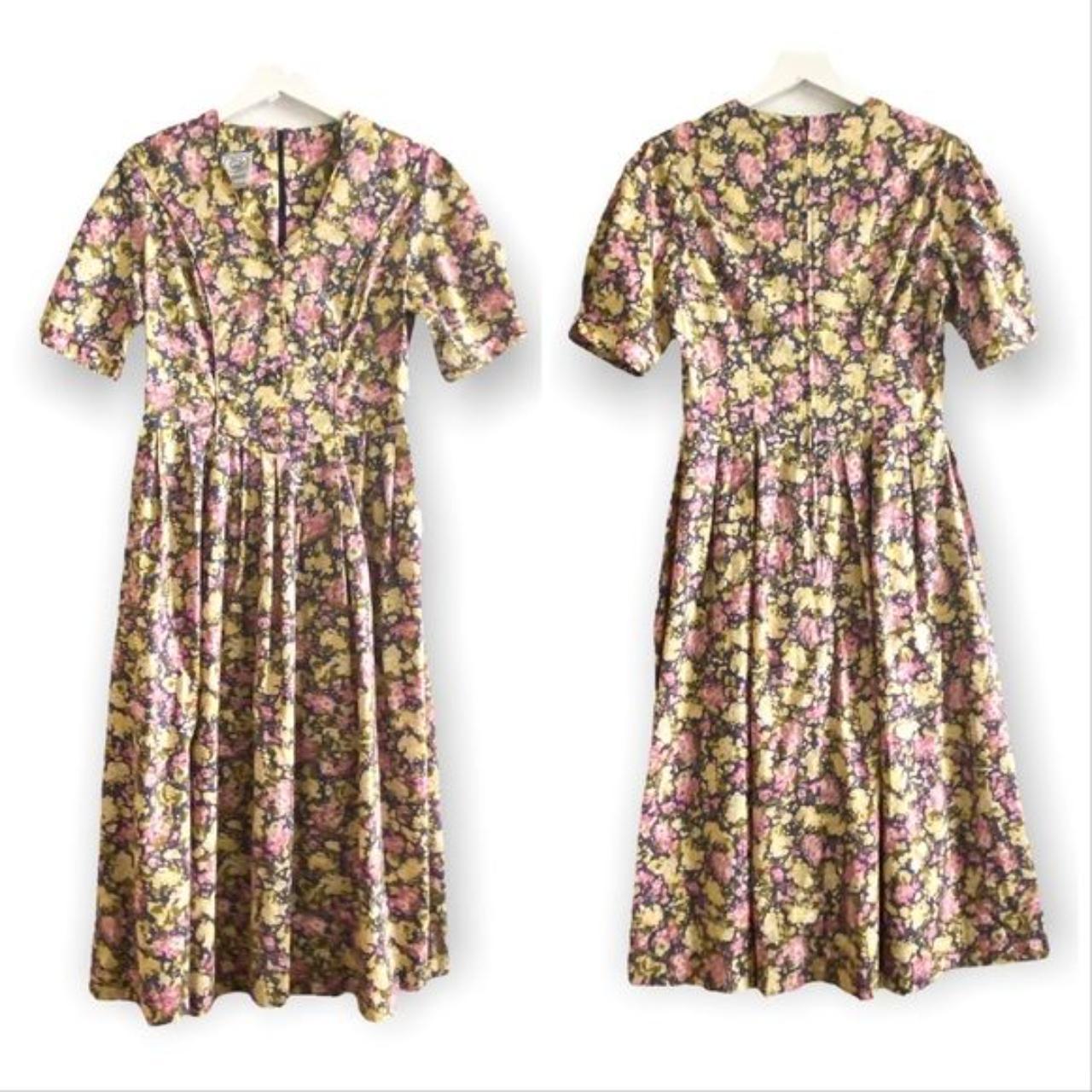 Vintage Laura Ashley Cotton Floral Short Sleeve... - Depop