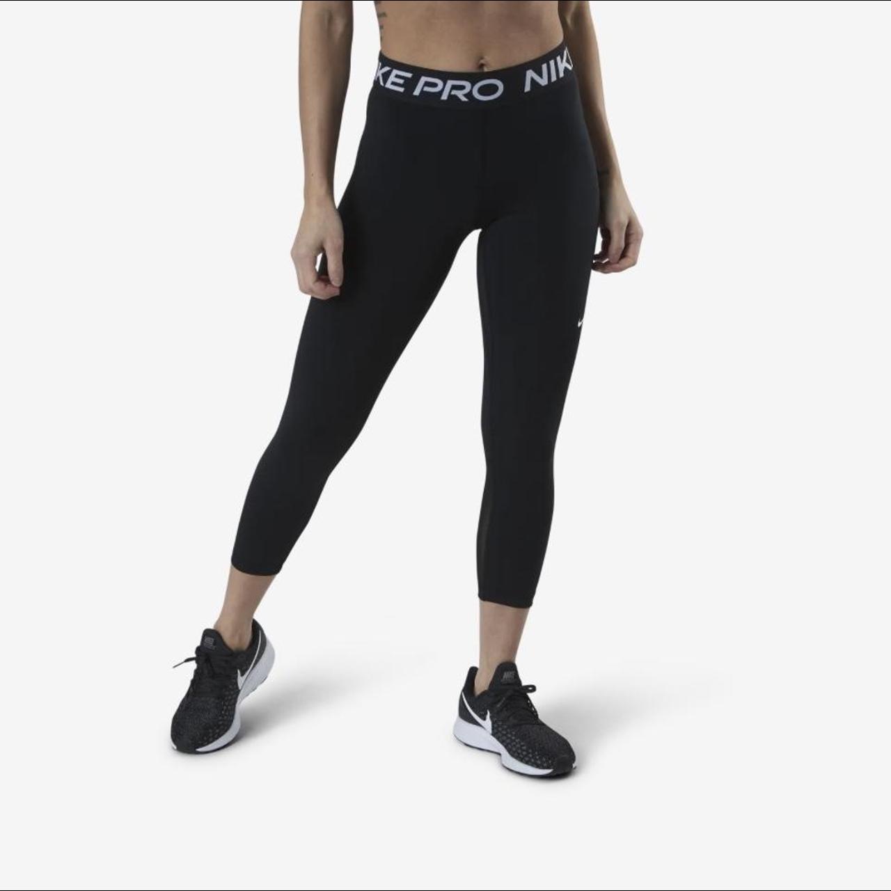 Nike Women's Black Leggings Depop