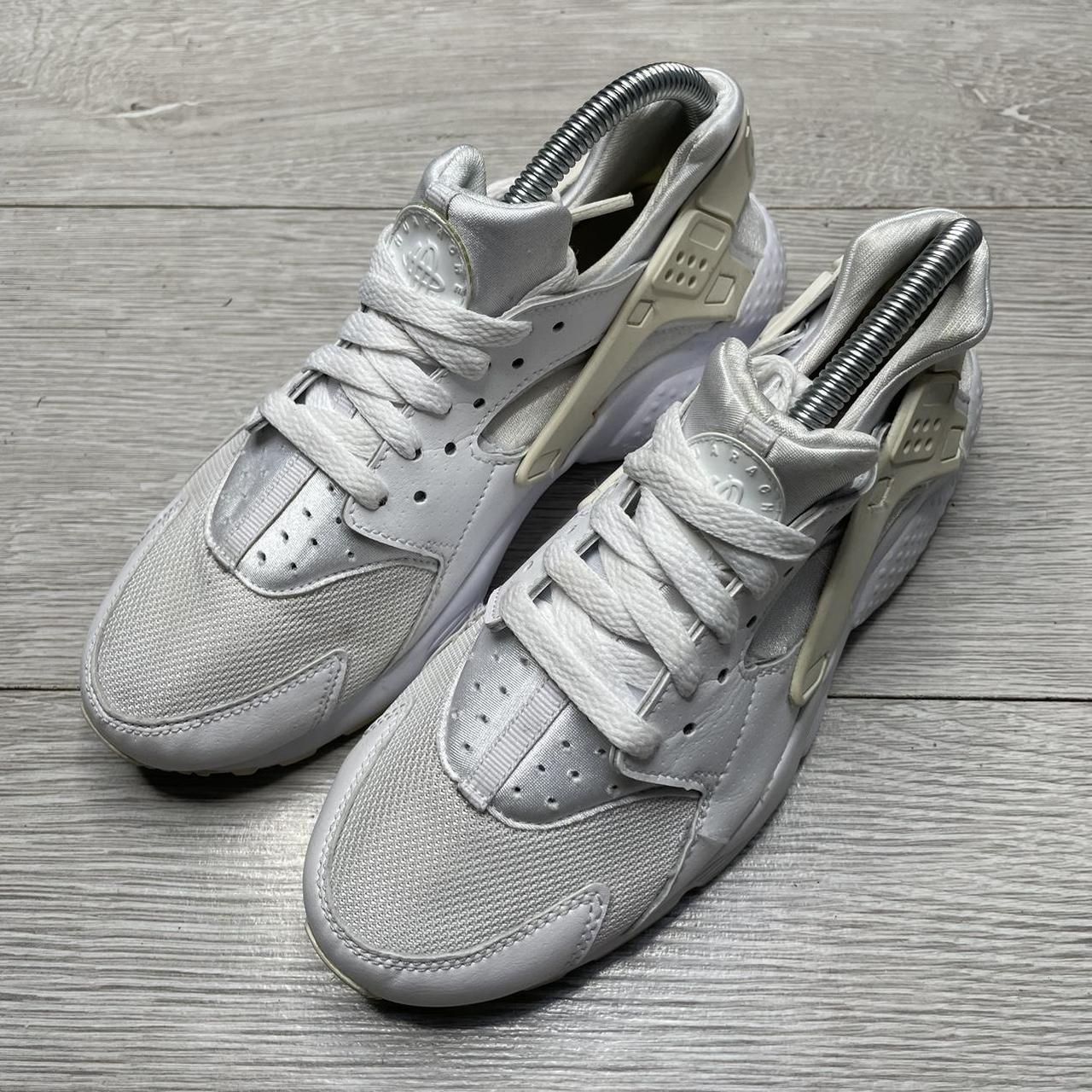 nike air huarache 5.5 white