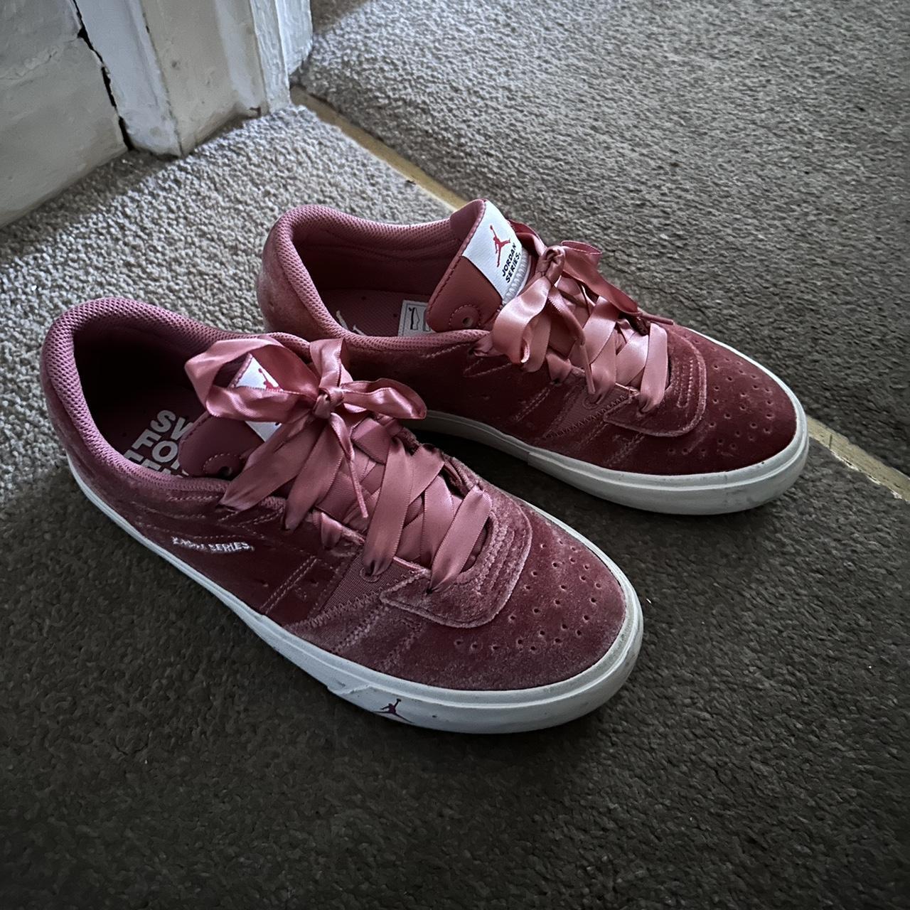footlocker pink jordans