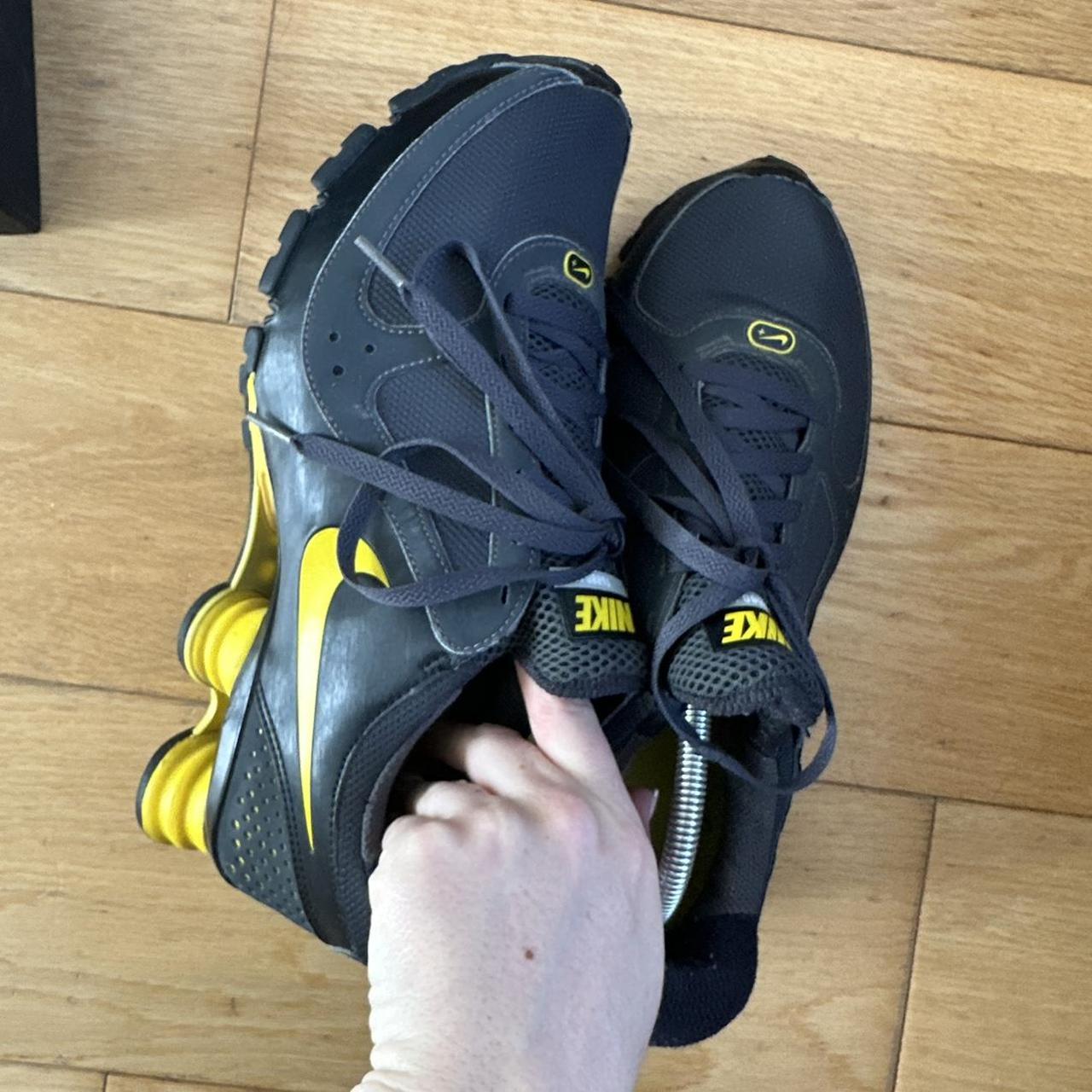 nike shox black yellow