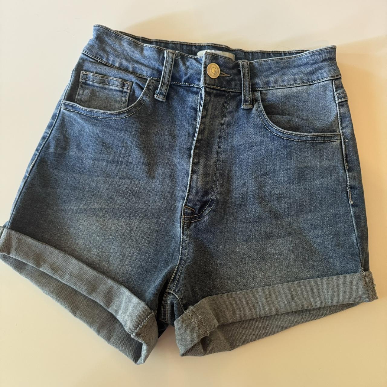item listed by y2kelsie
