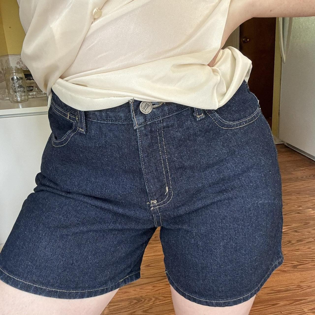 item listed by y2kelsie