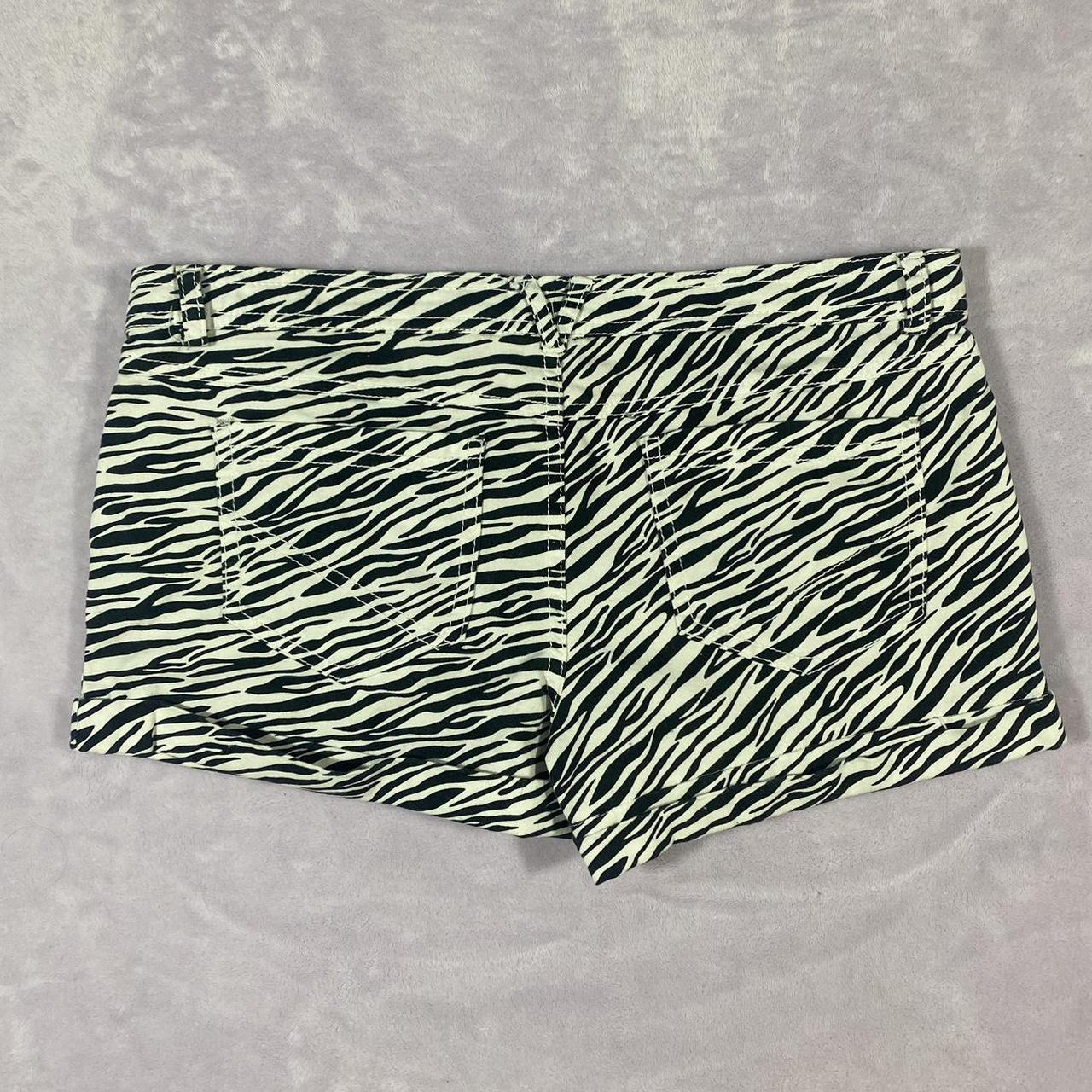 Women's Black and White Shorts Depop