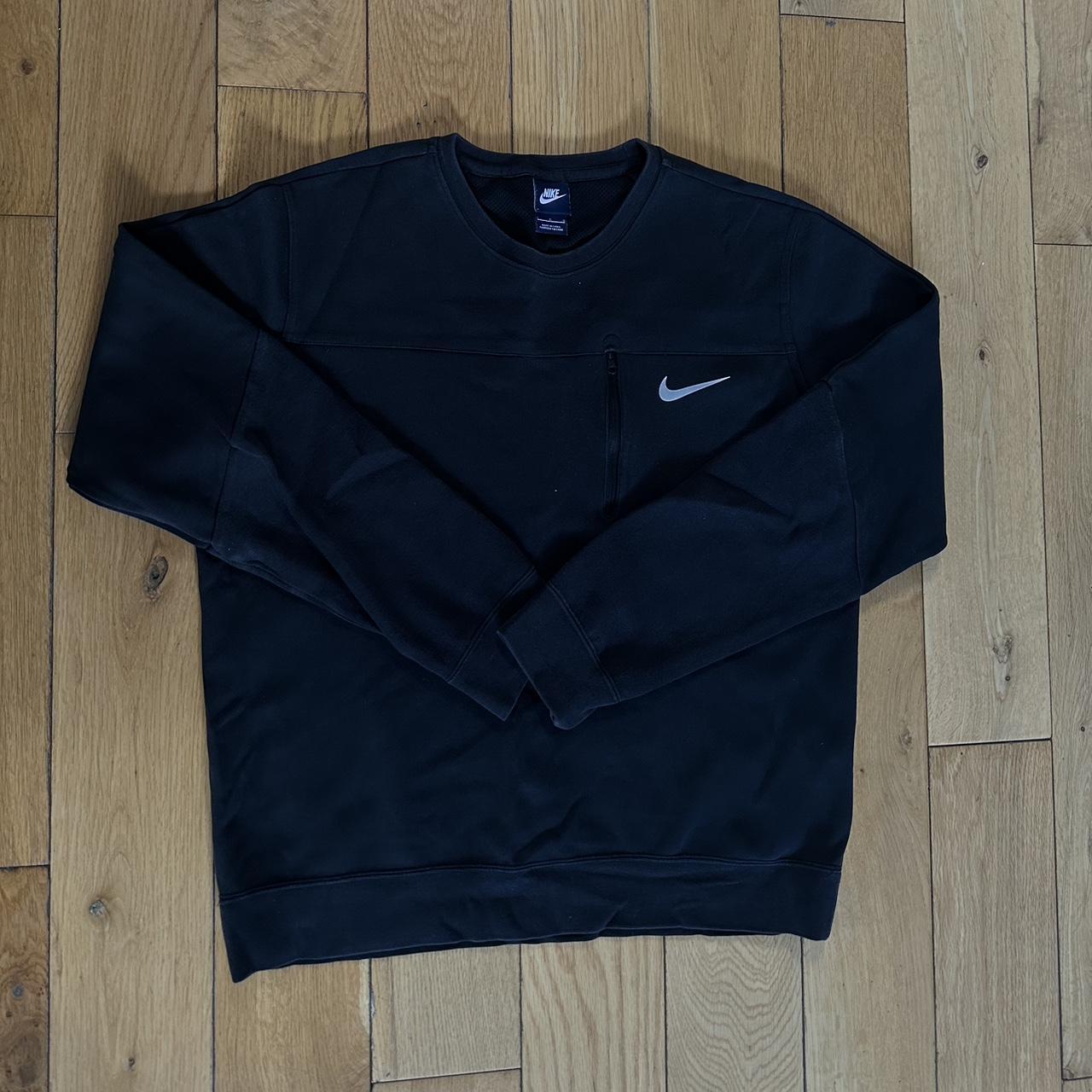 Size large Nike jumper - Depop