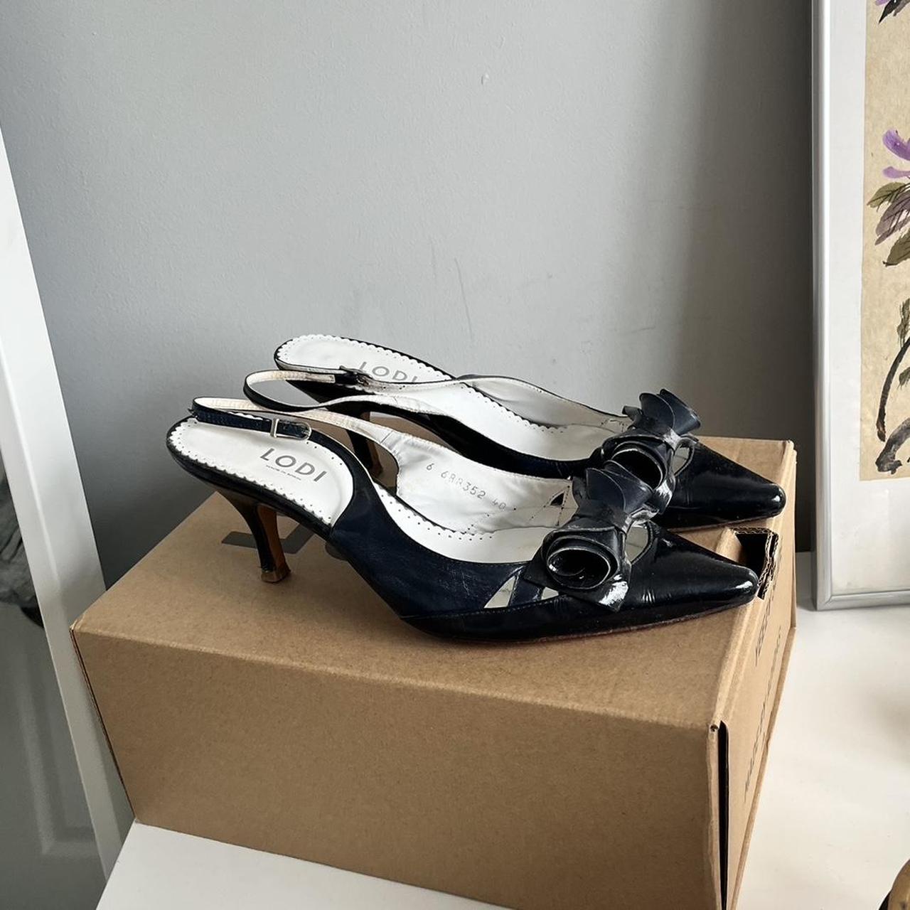 Really cute vintage kitten heels with a ribbon/bow... - Depop