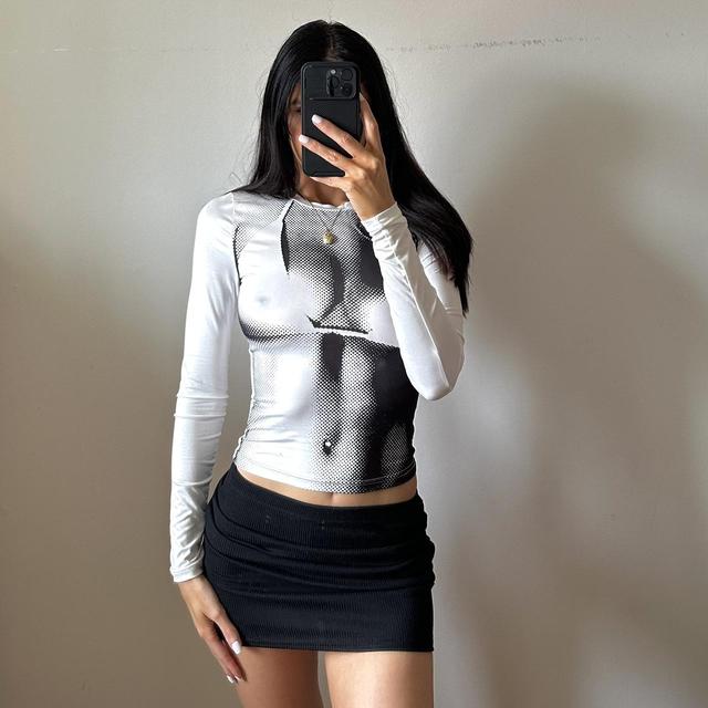 Y2k black & white bikini print long sleeve crop top cropped t-shirt y2k crop top graphic image 3