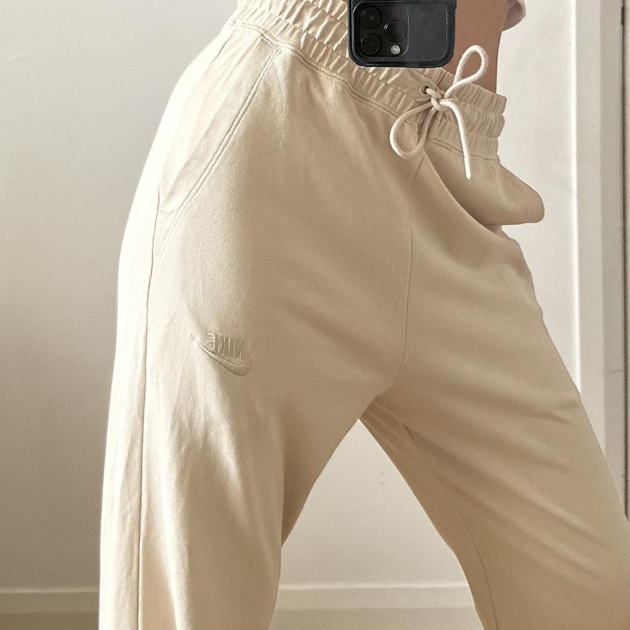 Outfit Nike Cream Tracksuit Womens Nike Beige Loose Joggers With