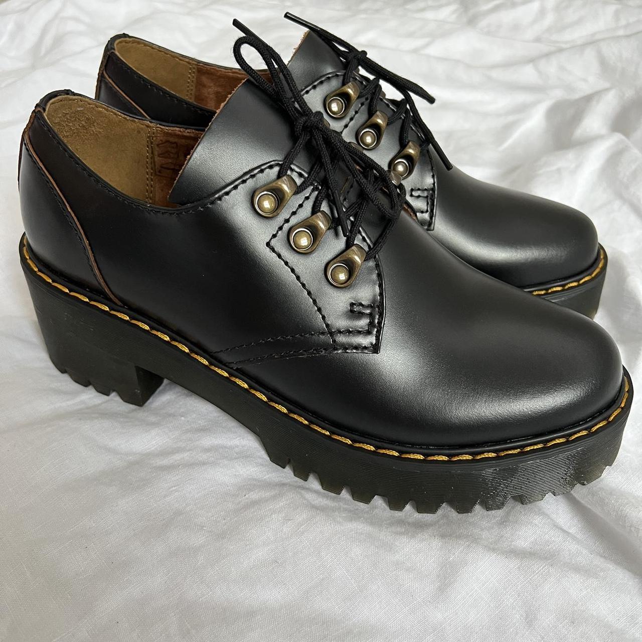 leona dr martens canada