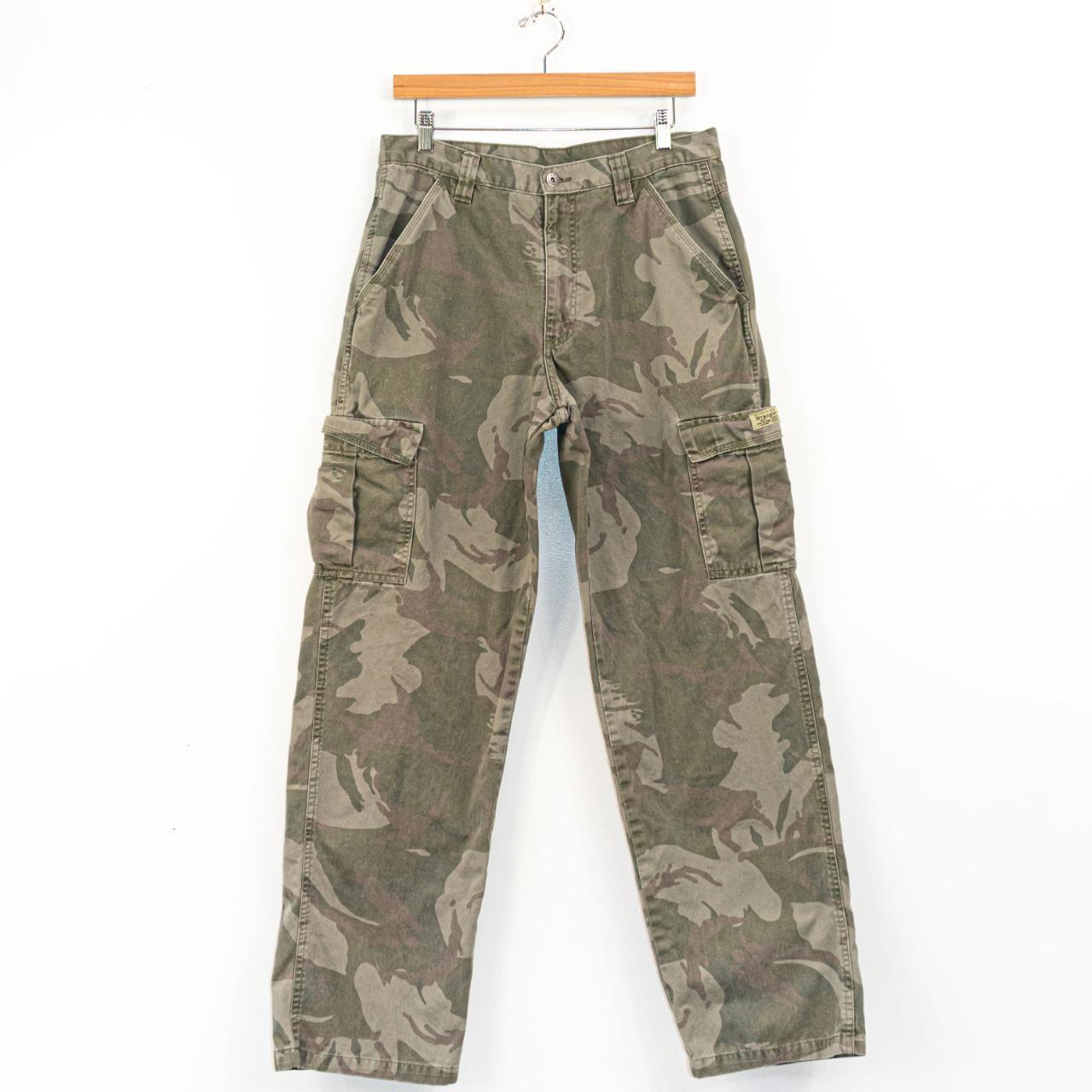 Wrangler Camo Cargo Pants Size 32 Y2K Outdoor... Depop