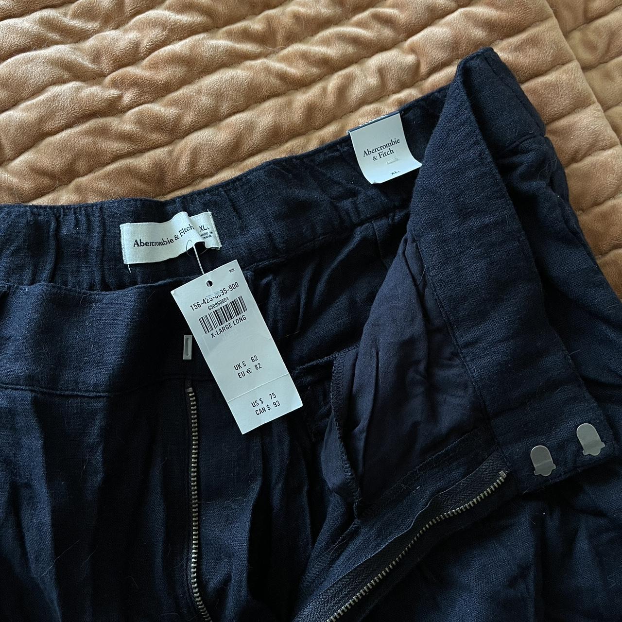 Abercrombie & Fitch Women's Black Trousers | Depop