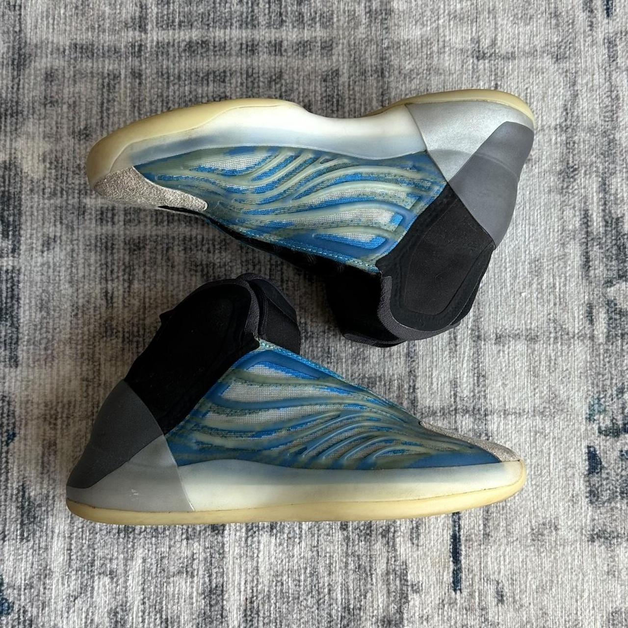 yeezy qntm triple black