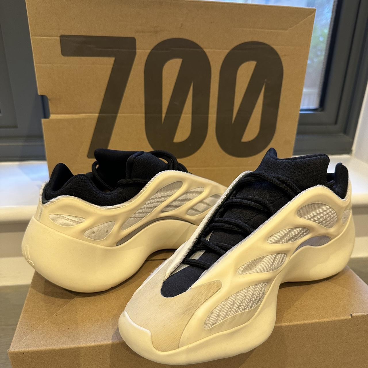 yeezy 700 azael Size 8 - Depop