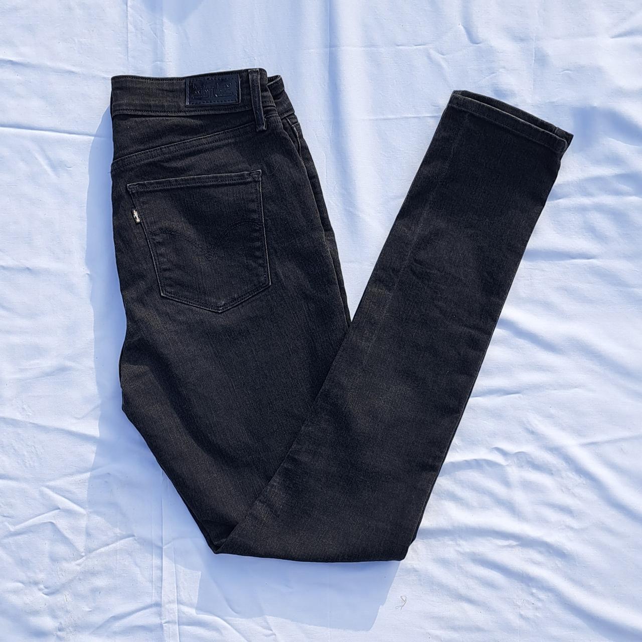 Levi's 721 High Rise Skinny Jeans in black. 28