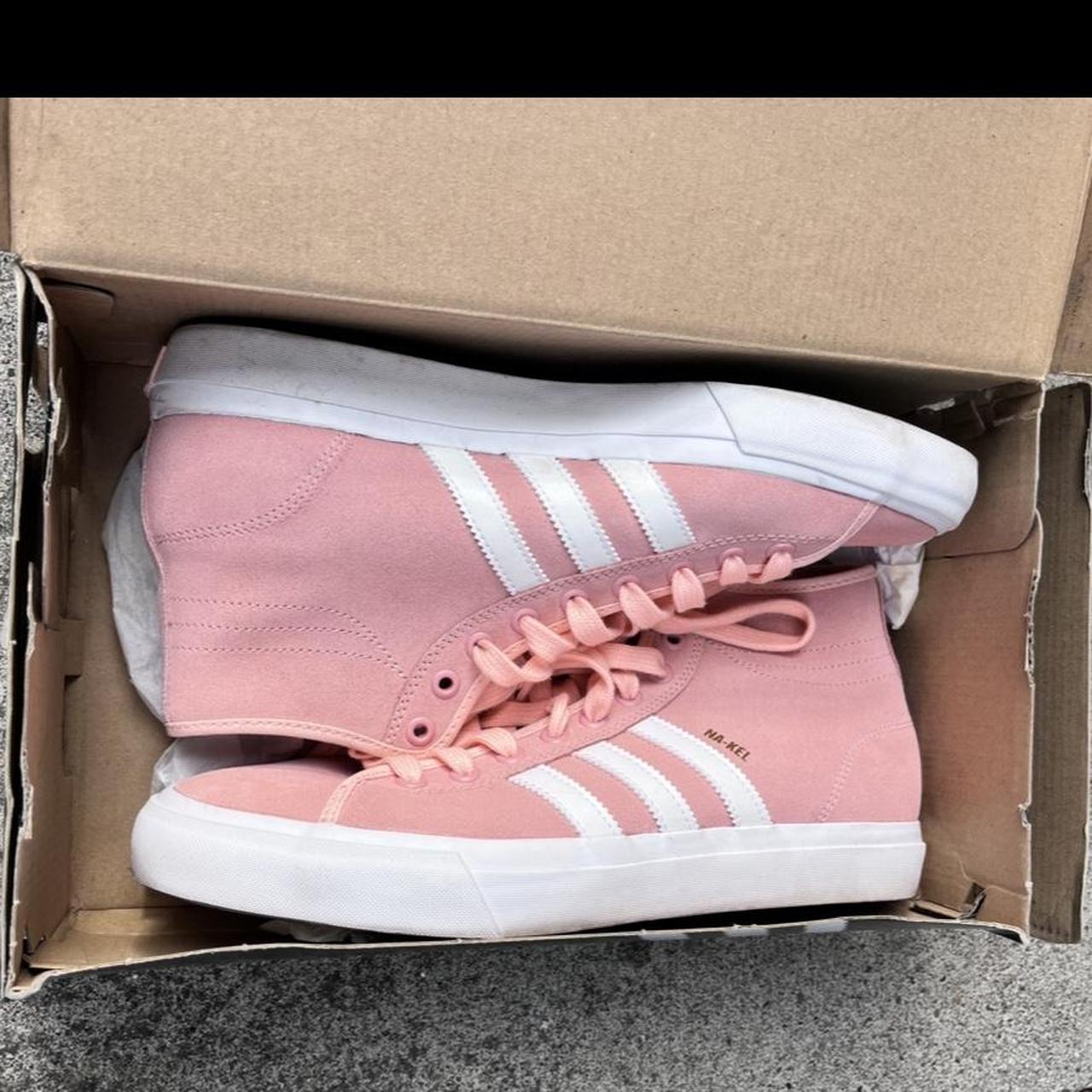 adidas Matchcourt High Na-Kel Smith ナケル スミス ピンク adidas Skater Na-Kel Smith Limited Matchcourt High RX