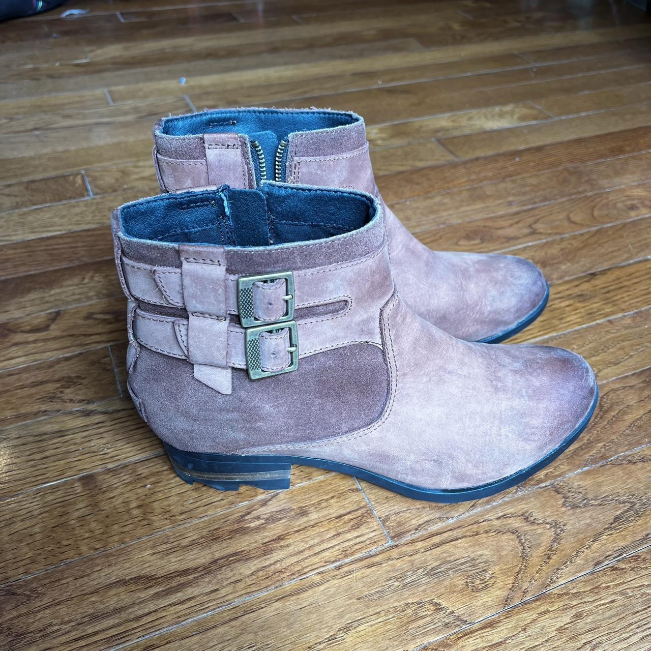 sorel lolla ankle boots