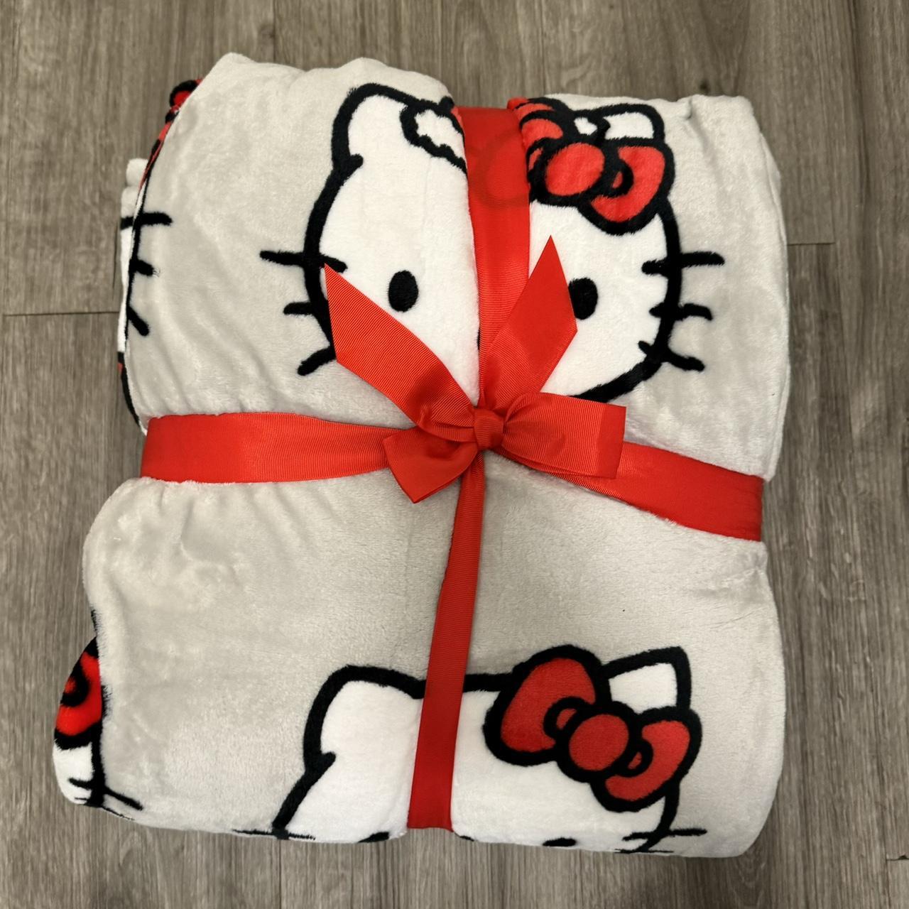 Hello kitty cheapest blanket full/queen