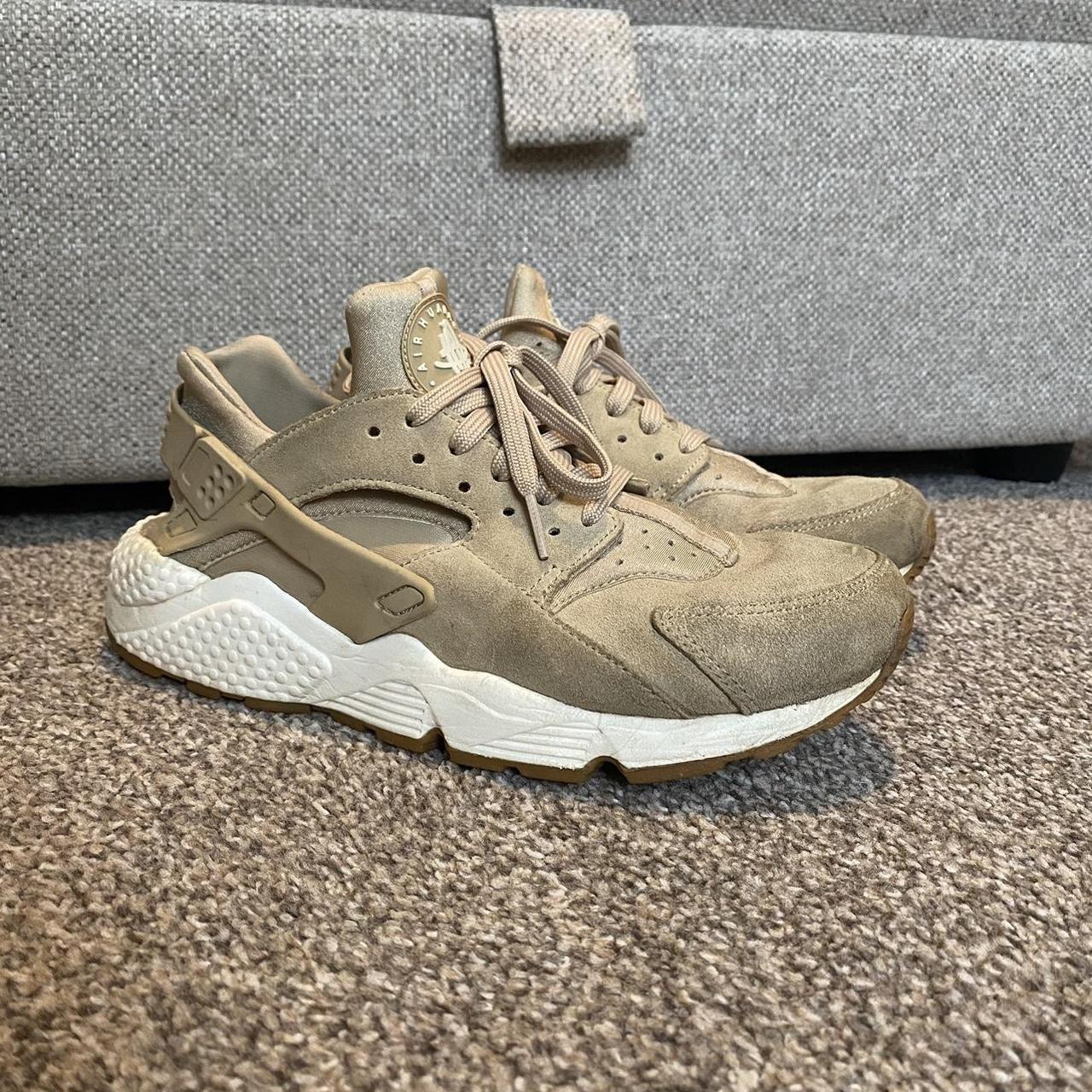 Air huarache run sd tan women's casual on sale shoe