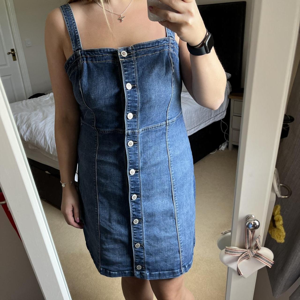 Hollister orders pinafore