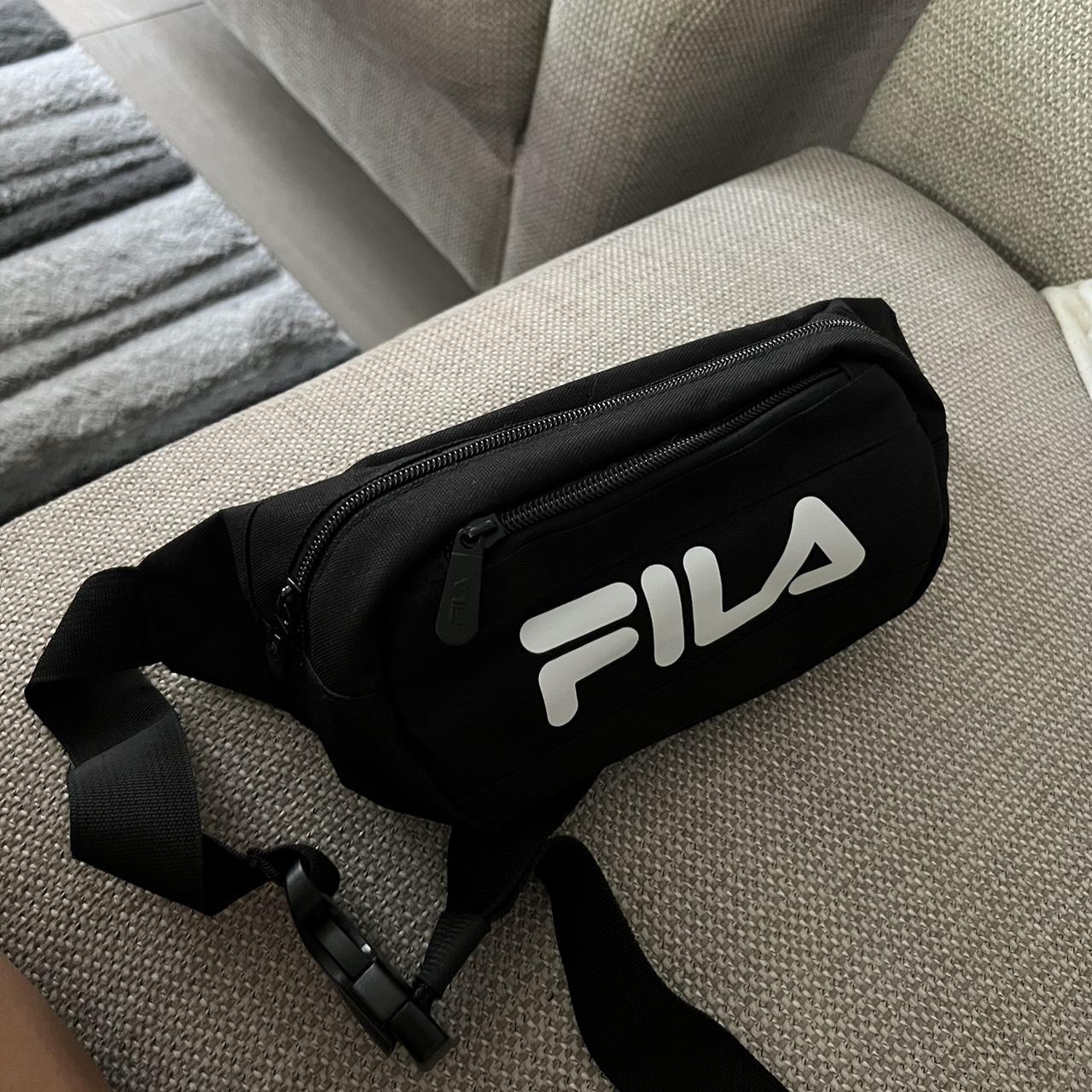 Black fila fanny pack best sale