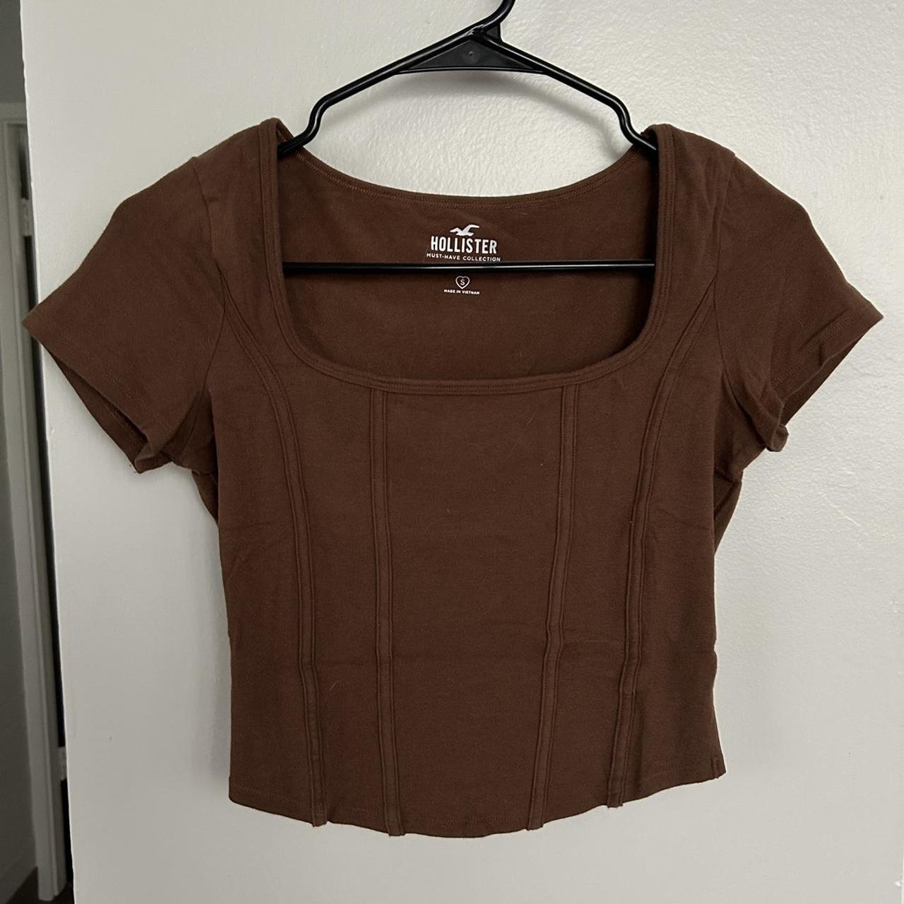 women’s hollister baby tee - Depop