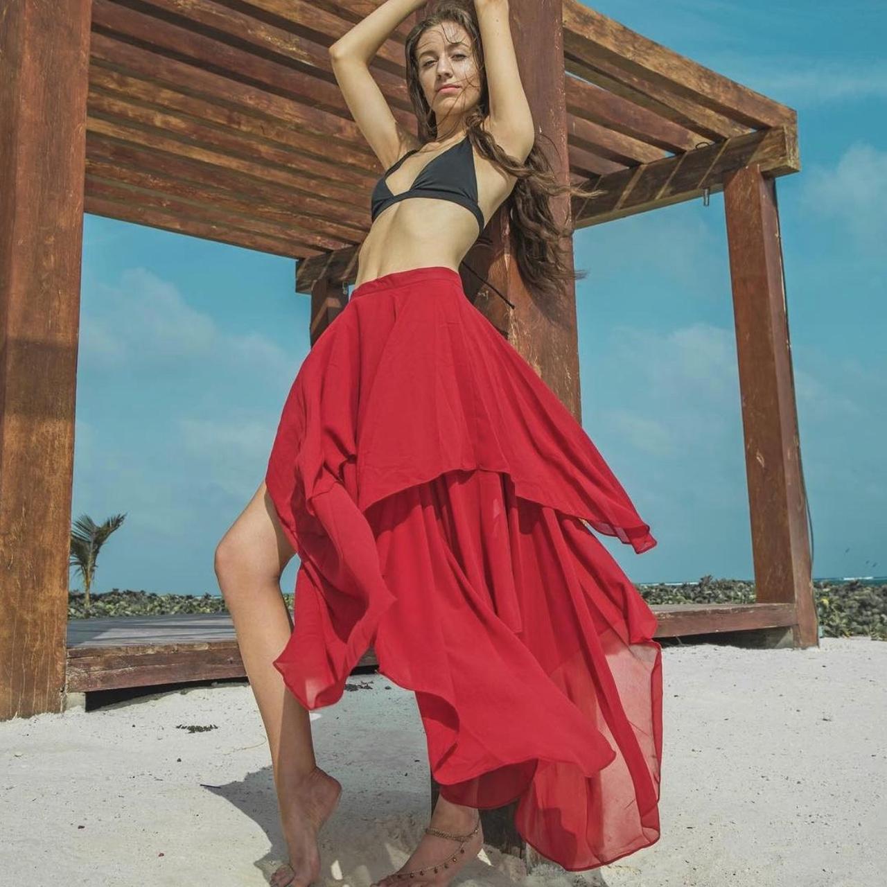 Boohoo red flowy maxi skirt! Still has tags-