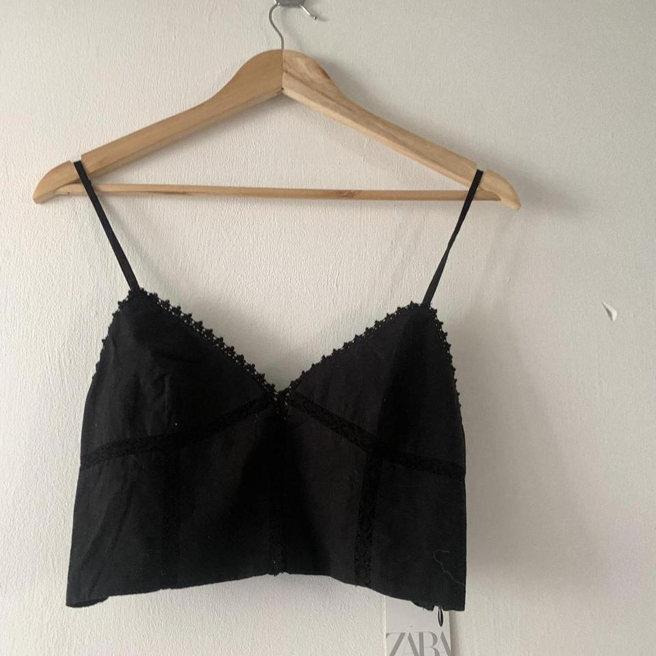 Crop top with a lace trim