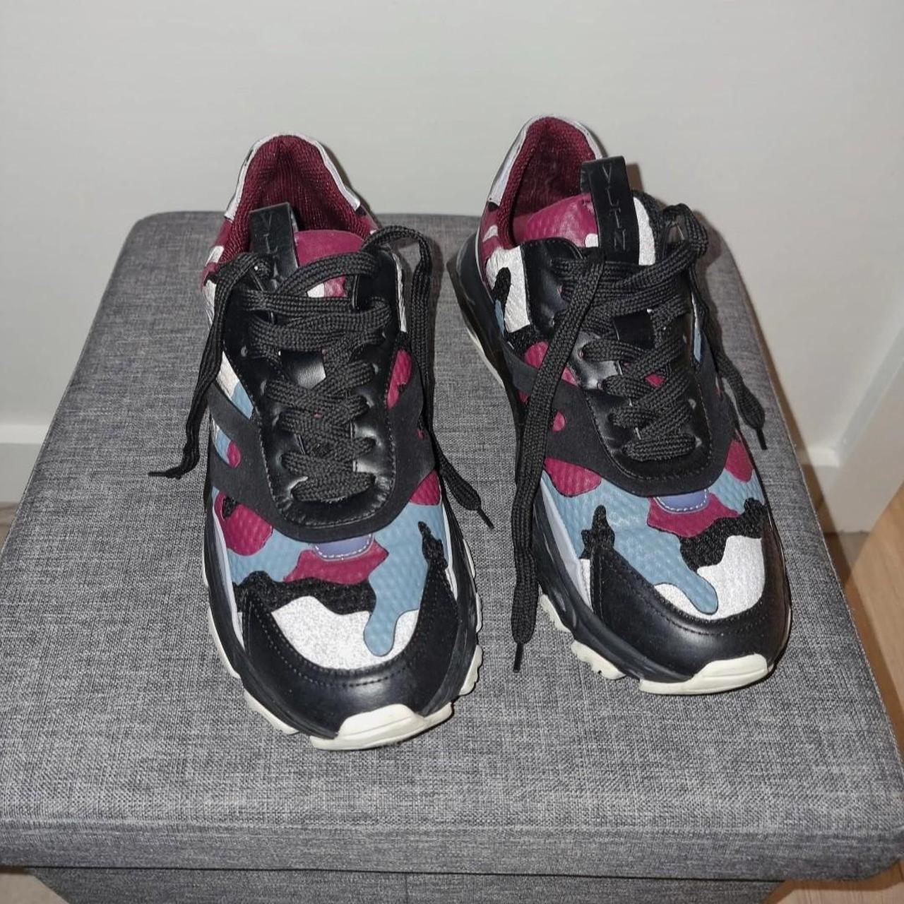 Genuine valentino mens trainers Size 8 'A' has fell... - Depop