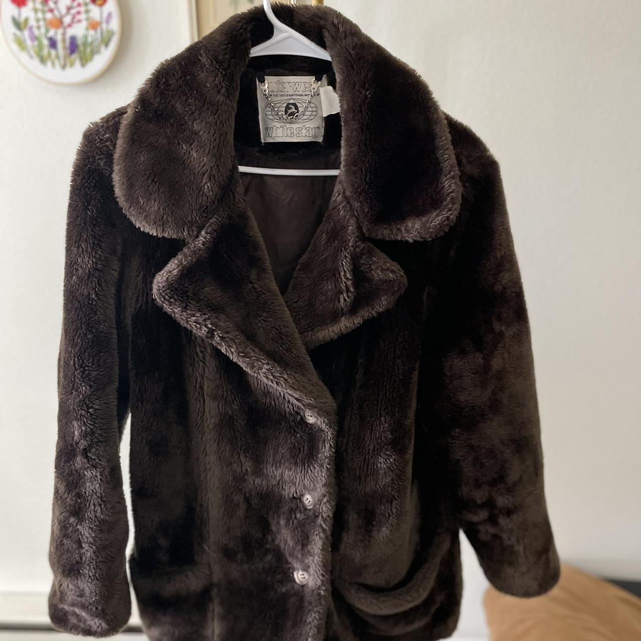 White stag vintage fur coat - Depop