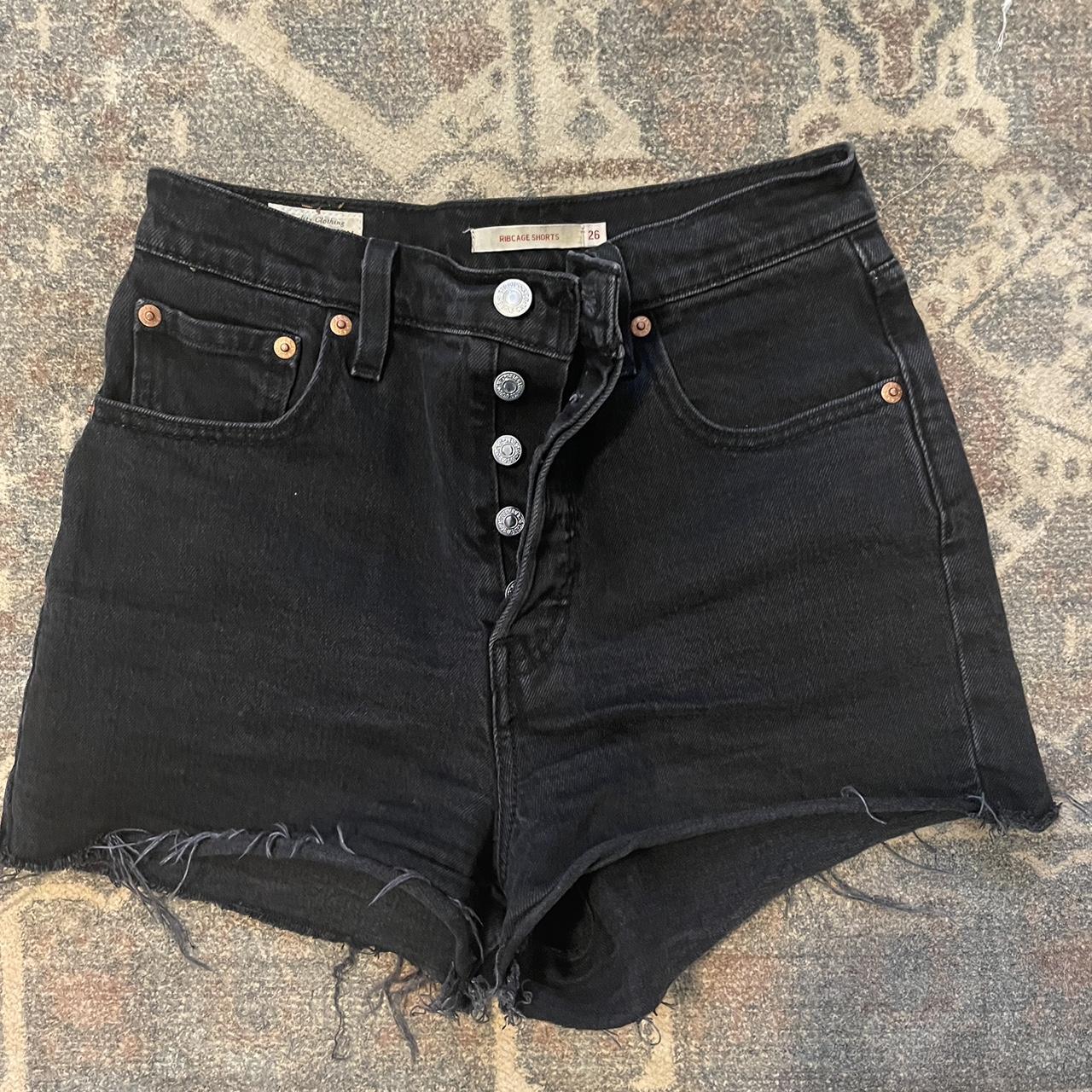 Black distressed clearance levi shorts