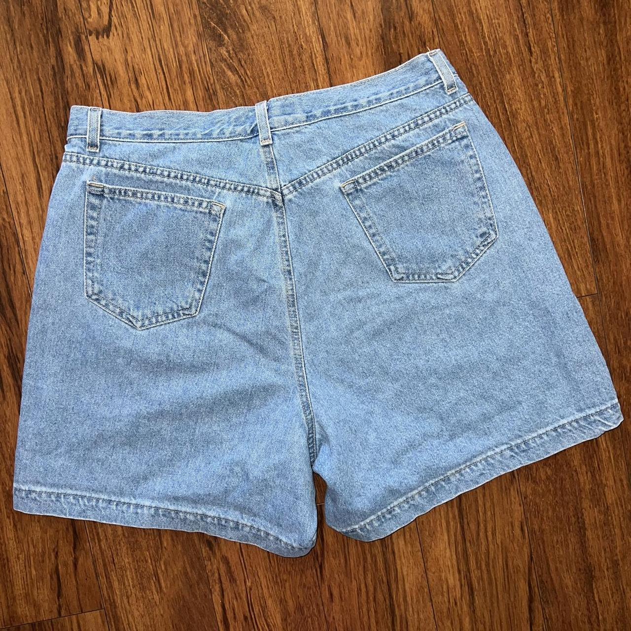 Liz Claiborne Women's Shorts | Depop