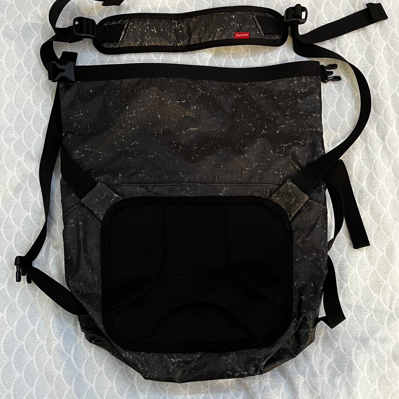 Supreme - FW20 Black crossbody bag sling messenger - Olmetex material  reflective