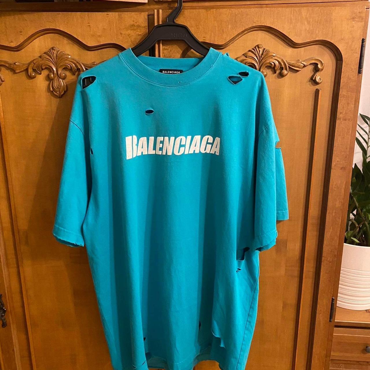 Balenciaga destroyed t shirt condizioni 9/10 veste | Depop