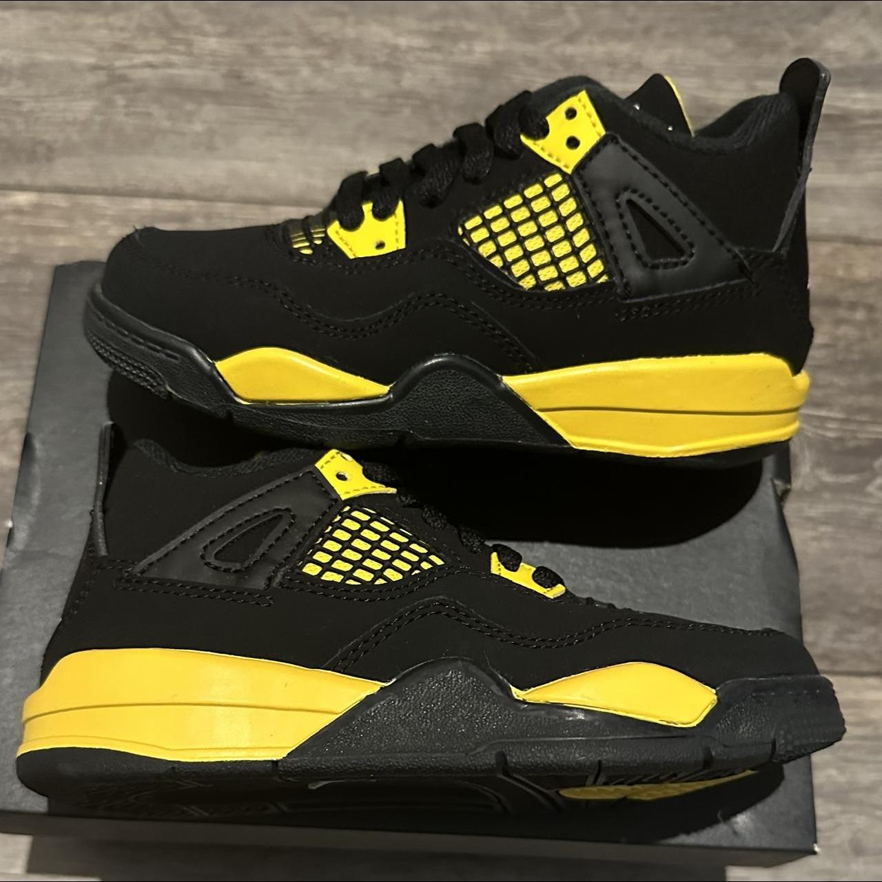 Brand New Nike Air Jordan 4 Thunders Kids Size UK 10 - Depop