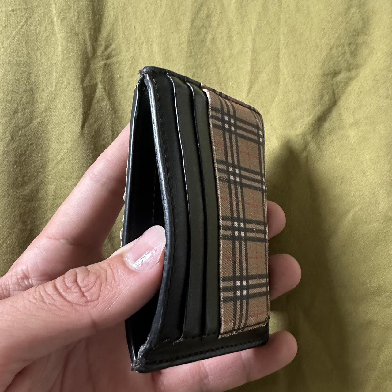 BURBERRY Leather card holder. #burberry #