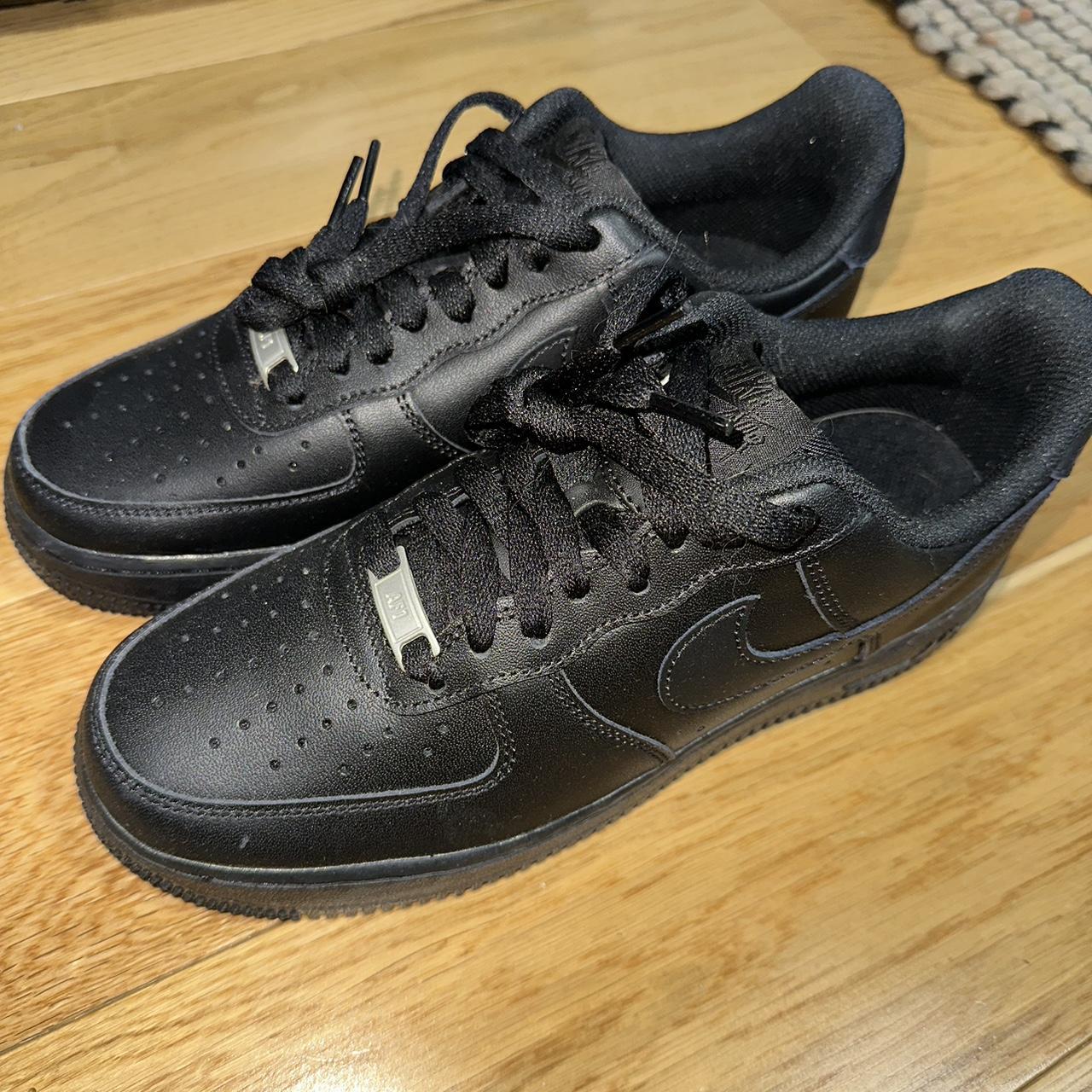 what does it mean to wear black air force ones