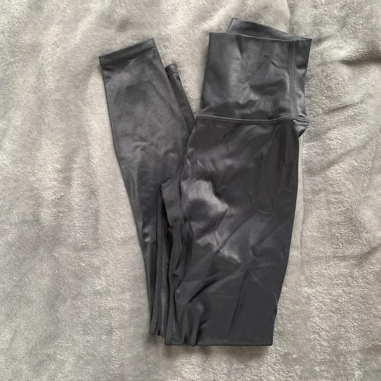 Alo Yoga High Waist 7/8 Shine Legging in Grey. - Depop