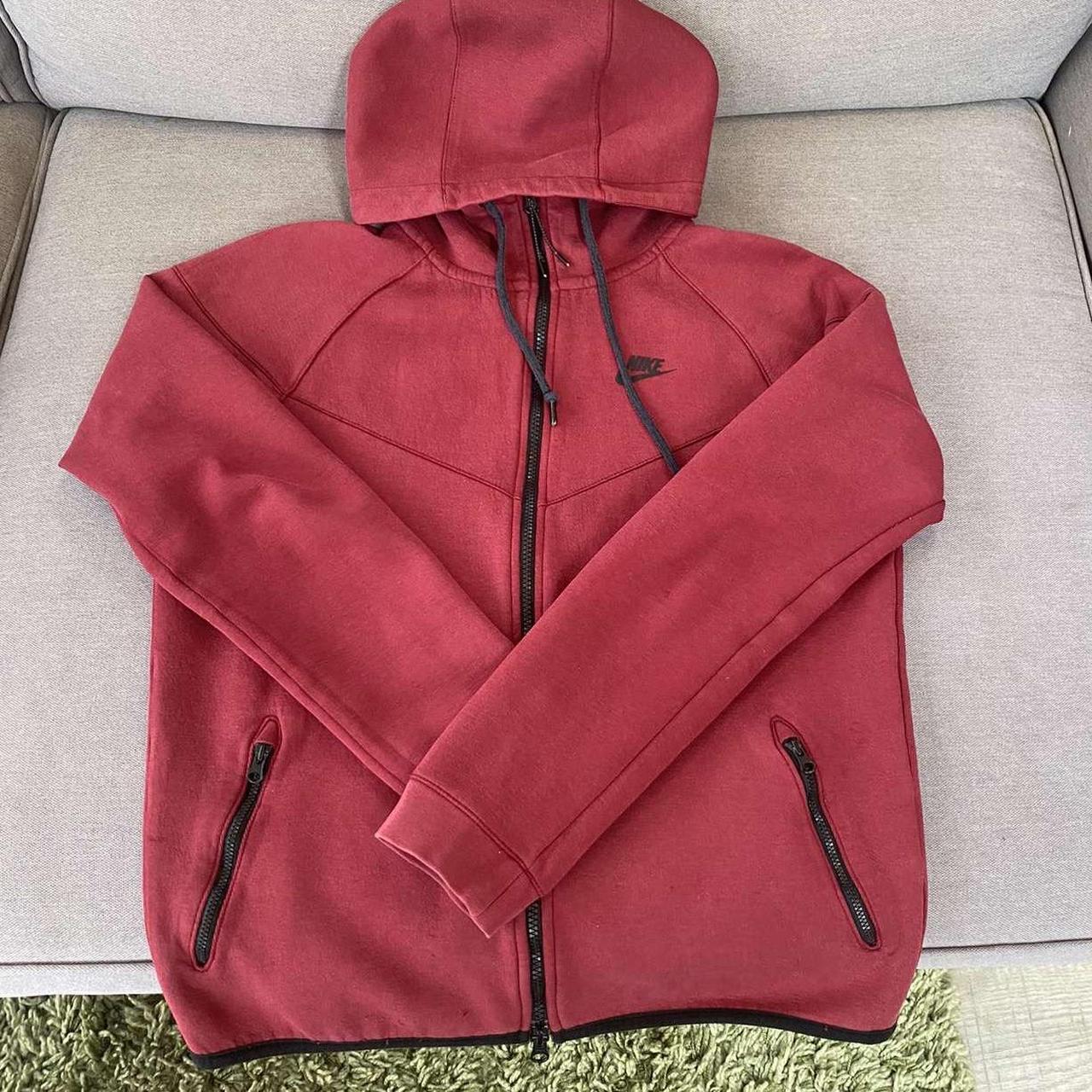 Nike burgundy hoodie deals mens