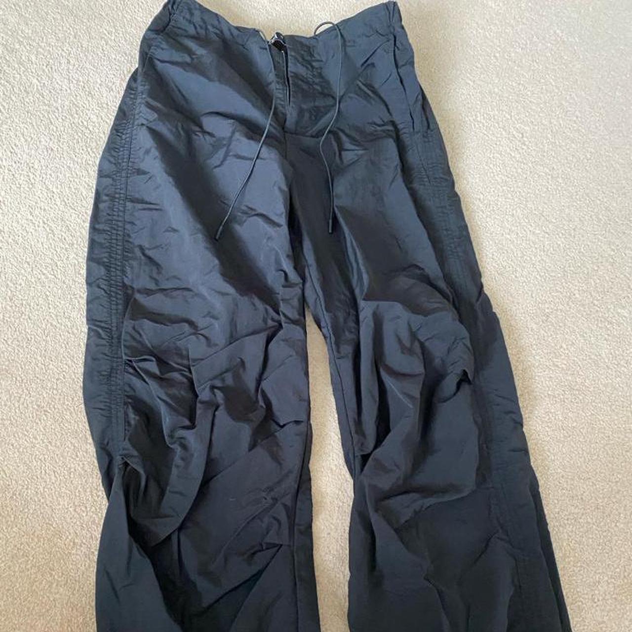 Zara black parachute trousers worn once - Depop