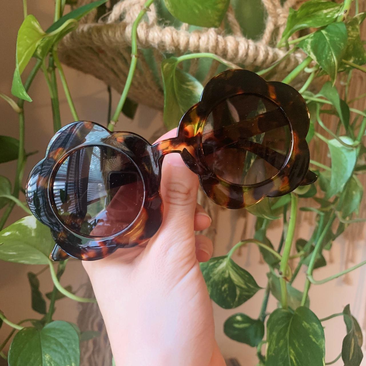 Tortoiseshell Flower Shaped Sunglasses ~ 🤎🌼 > brand... - Depop