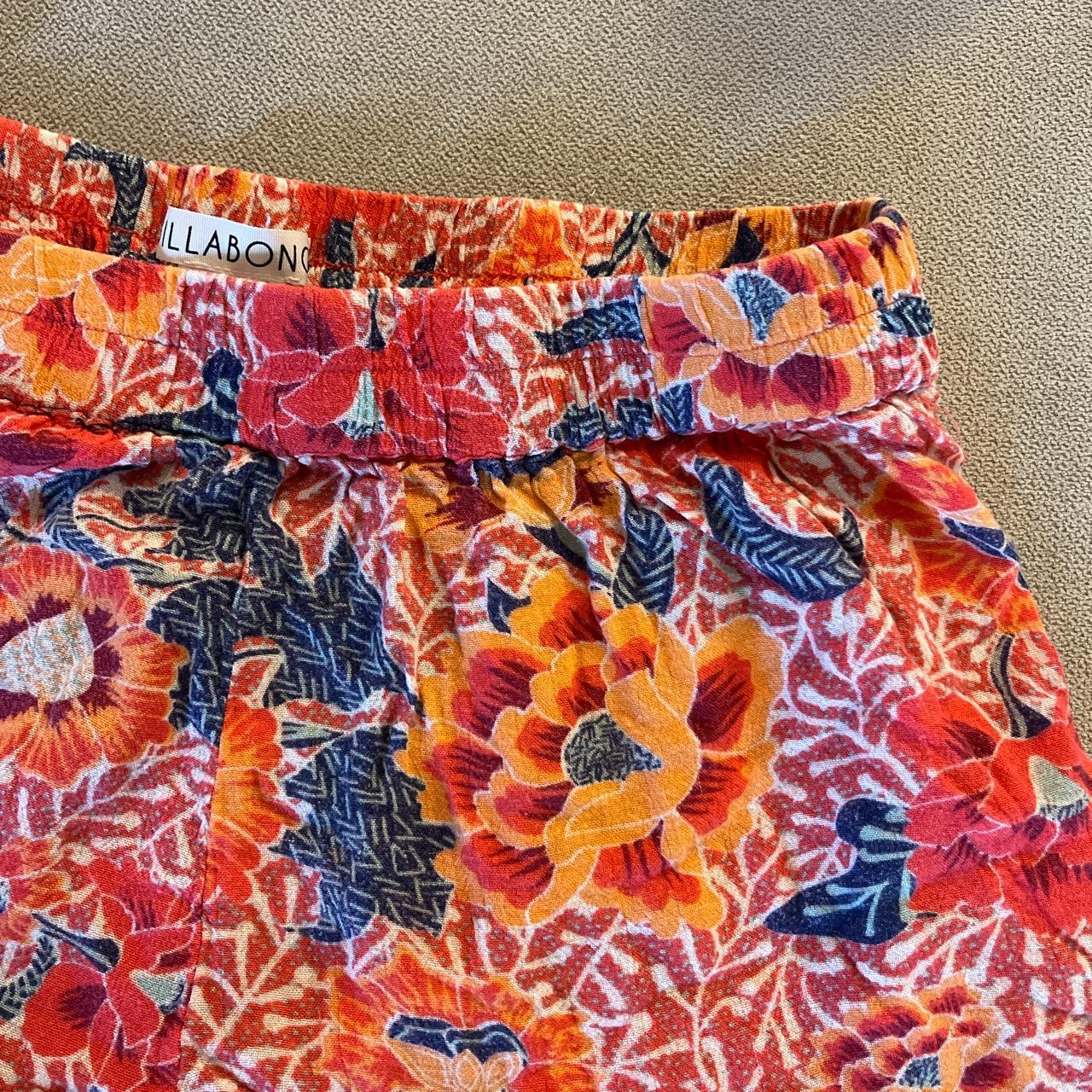flowy floral billabong shorts size L but fits S-M! - Depop