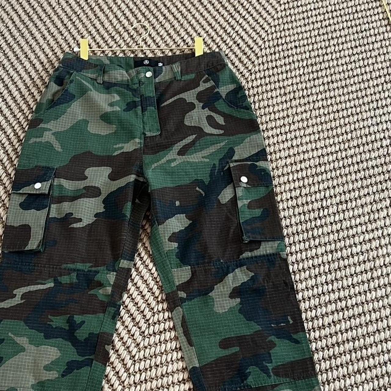 Camo hot sale trousers missguided