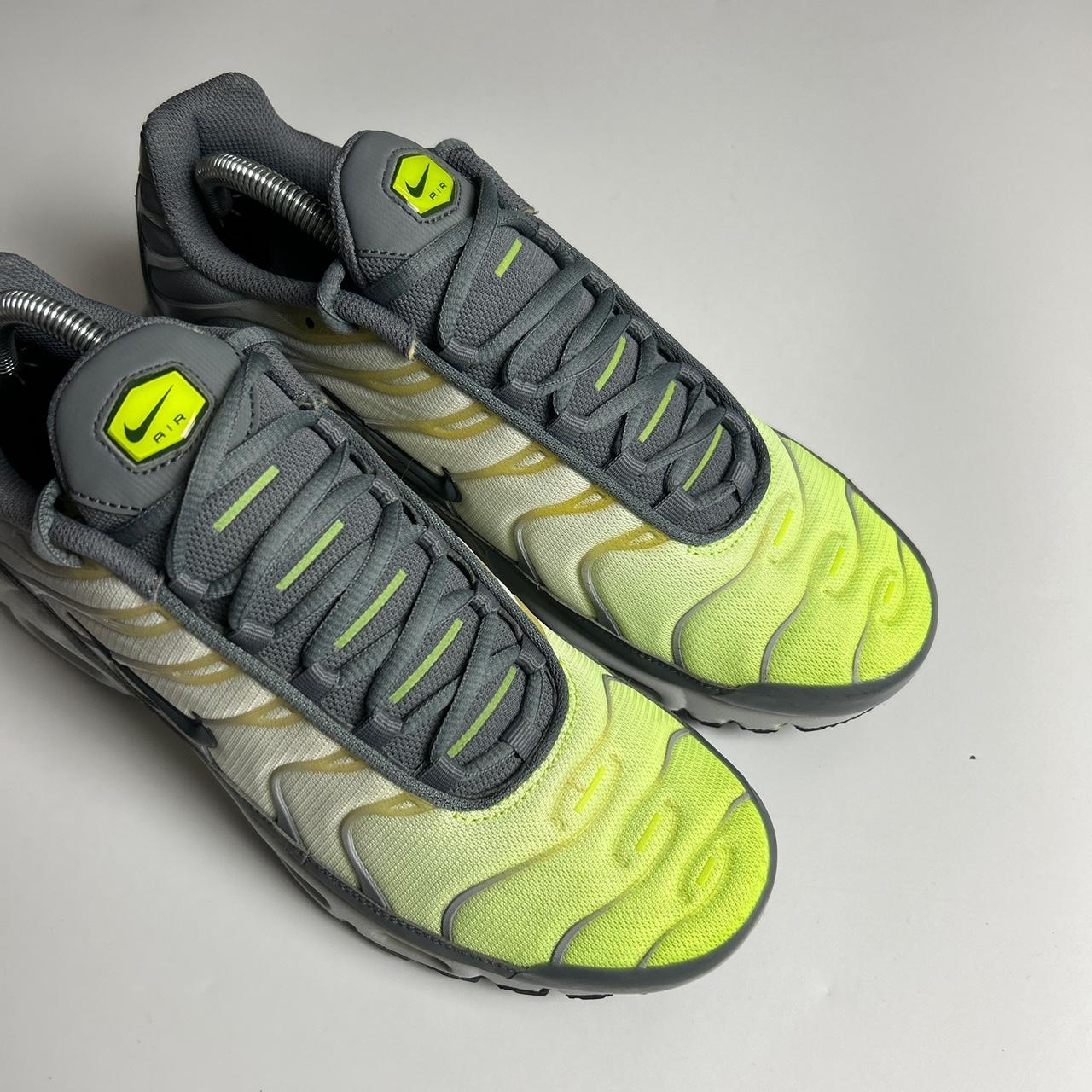 size 4 nike tn