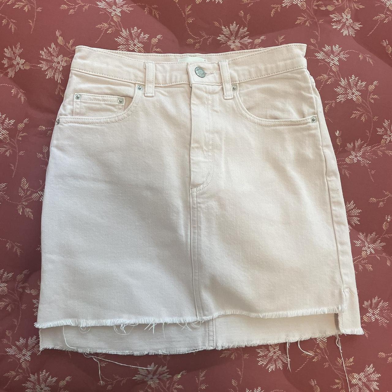 Size 2 Aritzia light pink jean skirt - Depop