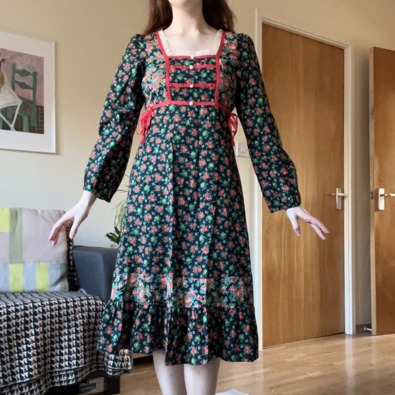 Beautiful Gunne Sax style tie side midi dress.... - Depop