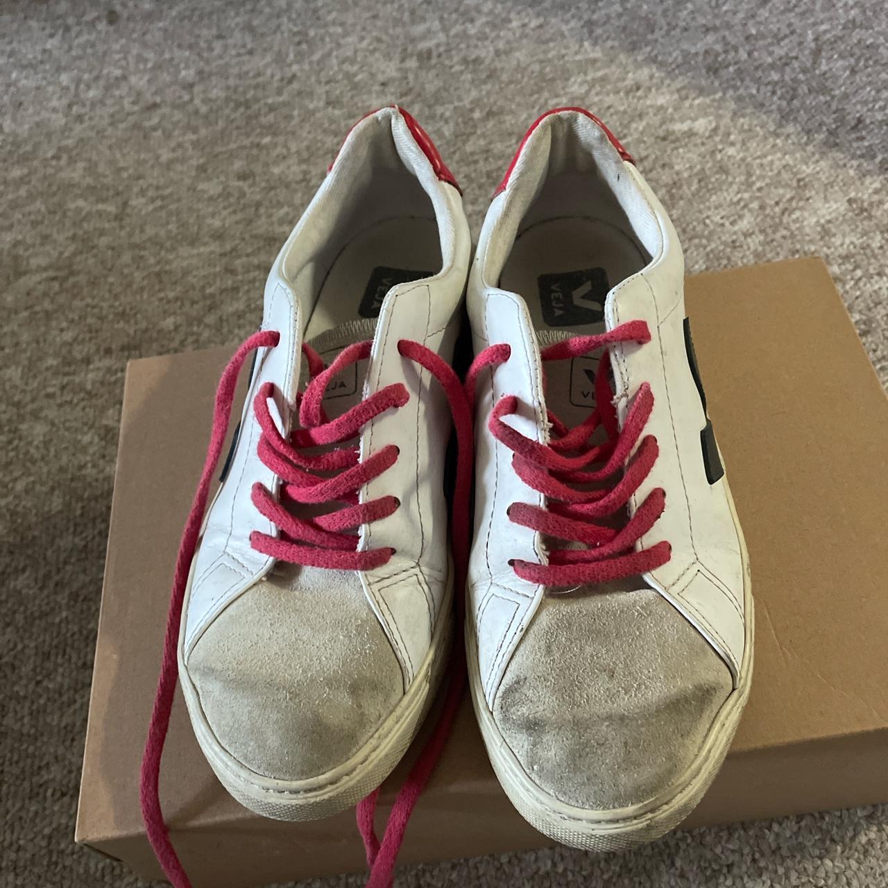 Veja trainers Worn but still plenty of life - Depop