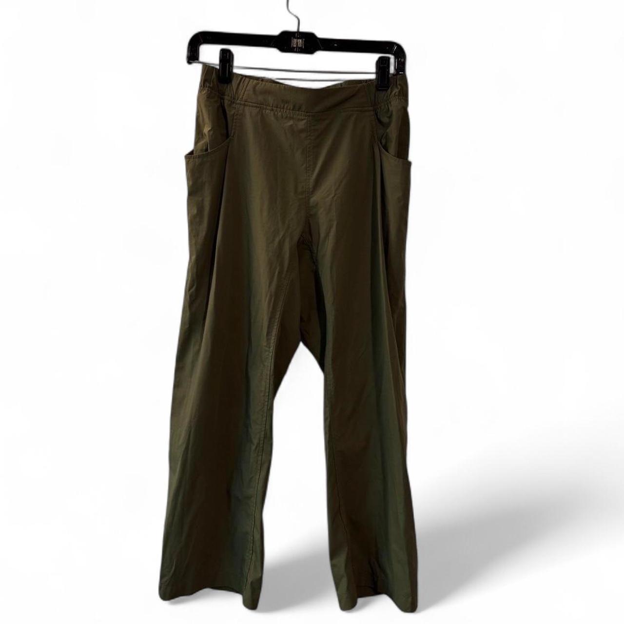 Mountain Hardwear Women's Pants - Green/Khaki - S – Hiking pants in a khaki olive green …