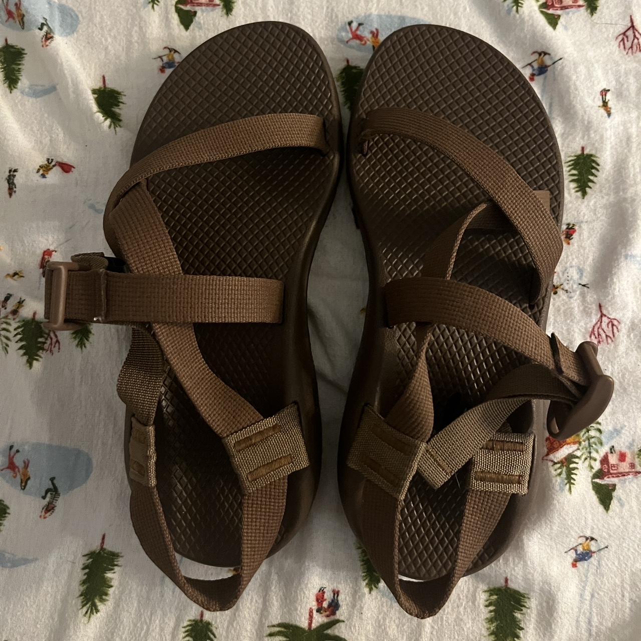 Metallic discount gold chacos