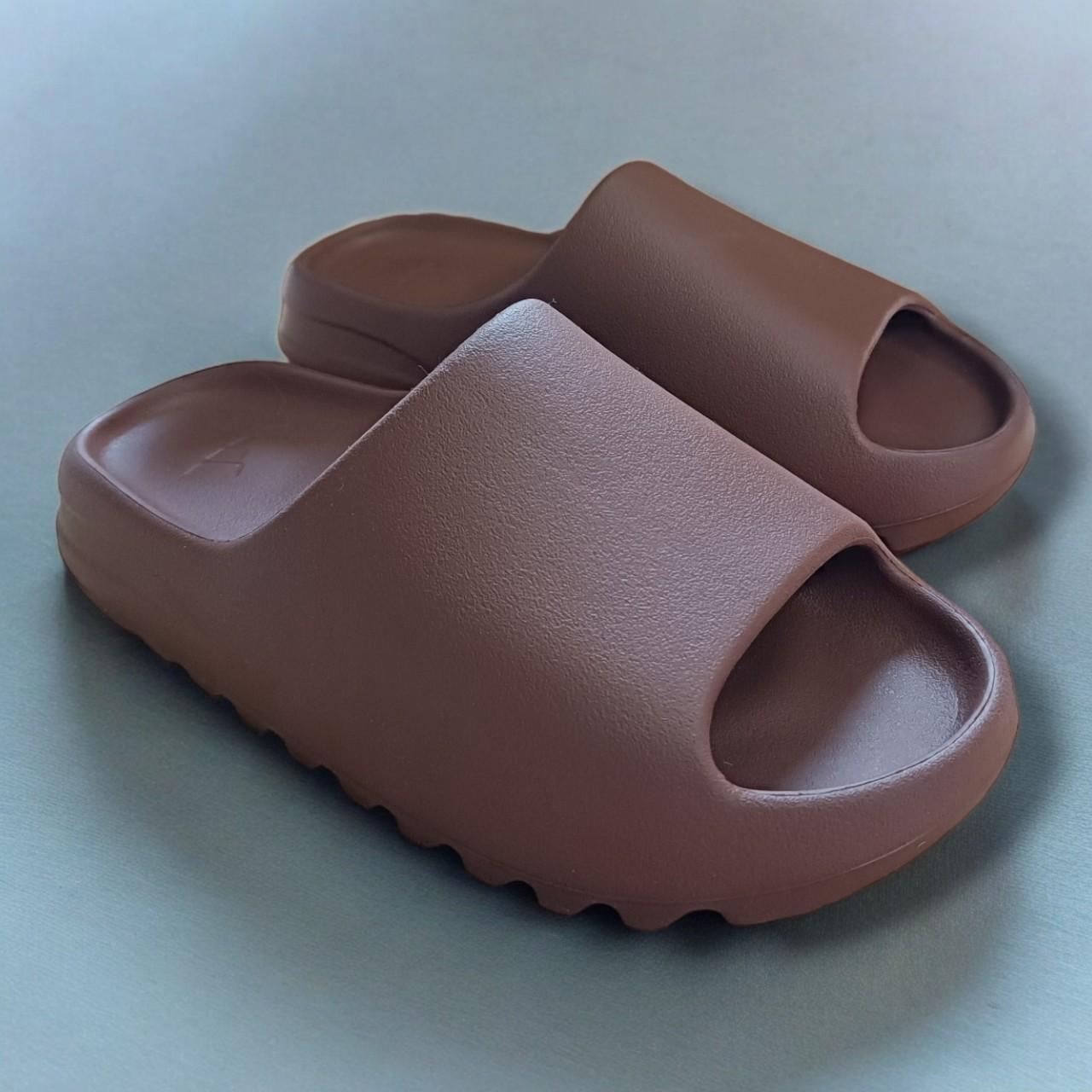 yeezy slides deadstock