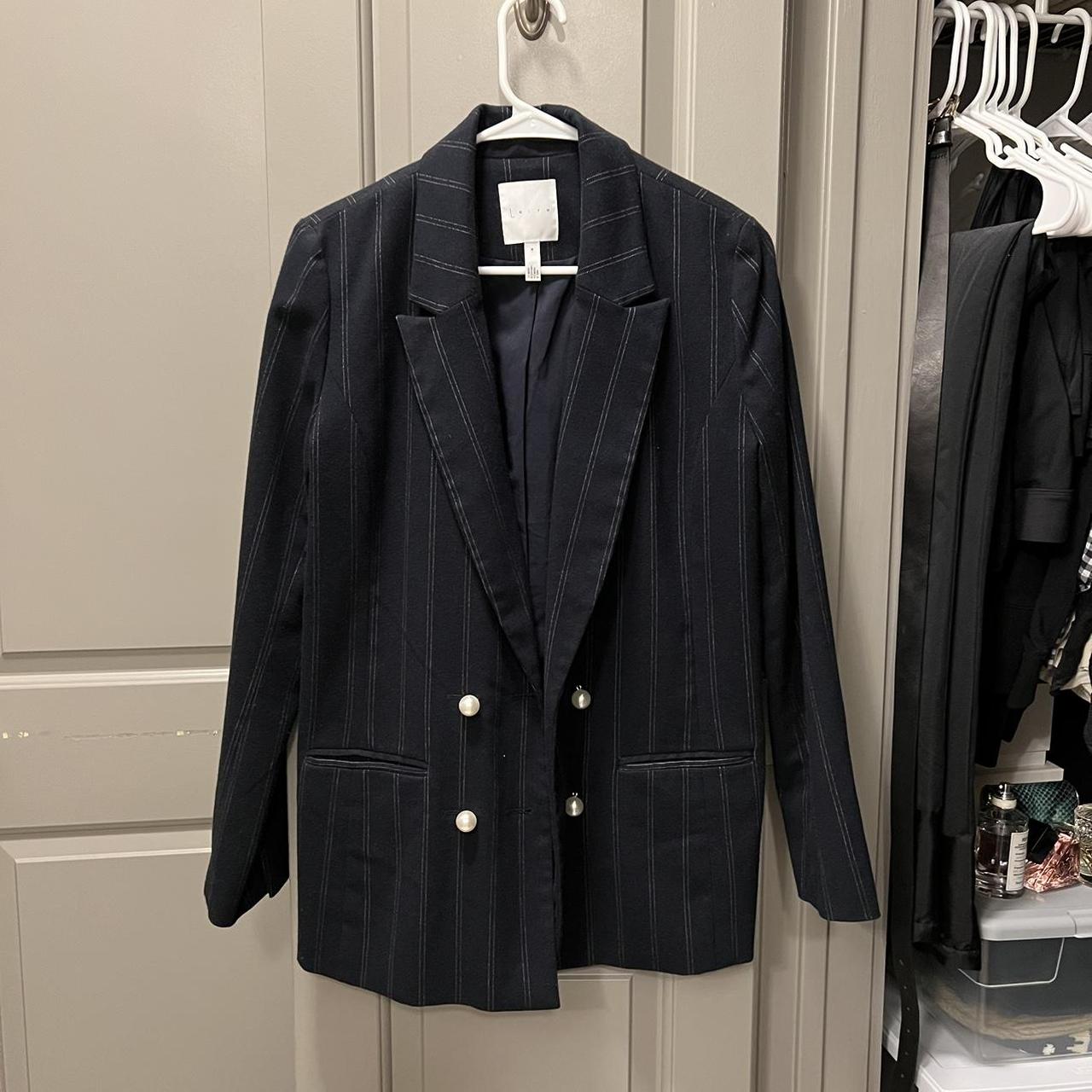 Leith Women's Navy and White Suit | Depop